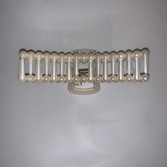 Brand new🔥Women’s large pearl hair claw clip - Picture 3 of 3